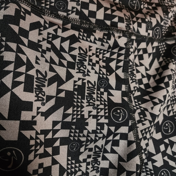 Zumba cropped leggings.  Size medium - Picture 12 of 16